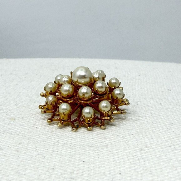 Vintage‎ Coro Starburst Brooch MCM Faux Pearl Gold Tone Signed Mid-Century - Picture 2 of 9